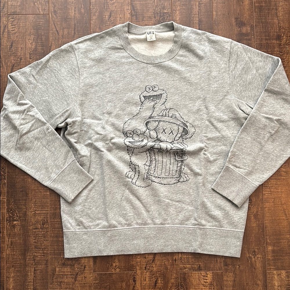 Uniqlo Gray Crewneck Sweater